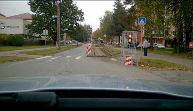 Podzimní rekonstrukce silnic ve Žďáře. Uzavírky komplikují dopravu