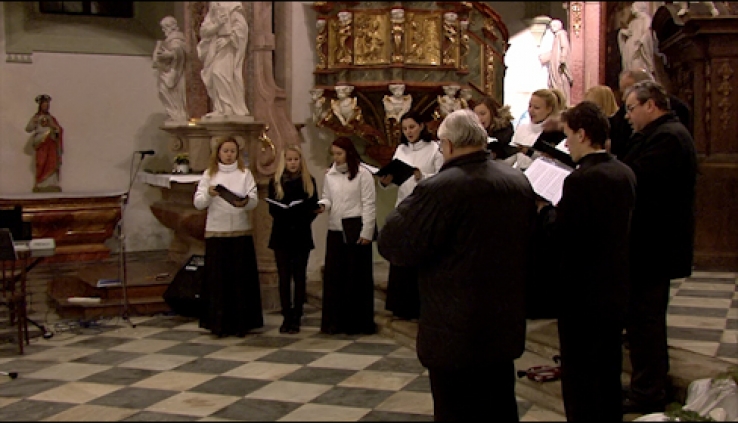 Jubilejní vánoční koncert sboru FONS a přeplněná  žďárská bazilika