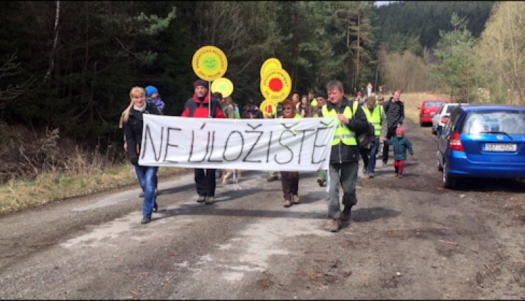 Na Kraví hoře na Bystřicku se protestovalo proti úložišti radioaktivních odpadů