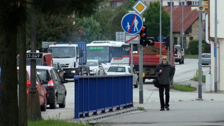 Cyklistům vjezd povolen. Ve Žďáře testují soužití chodců s kolaři