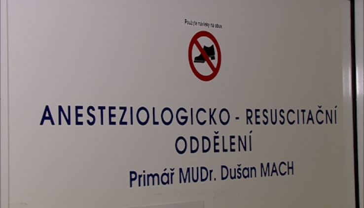 Muž otrávený metanolem zemřel, policie varuje před nebezpečím neprověřeného alkoholu