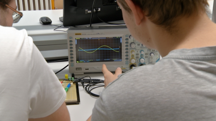 Unikátní centrum obnovitelných zdrojů a zmodernizovaná laboratoř elektrotechnických měření. Žďárská průmyslovka zažila technický boom